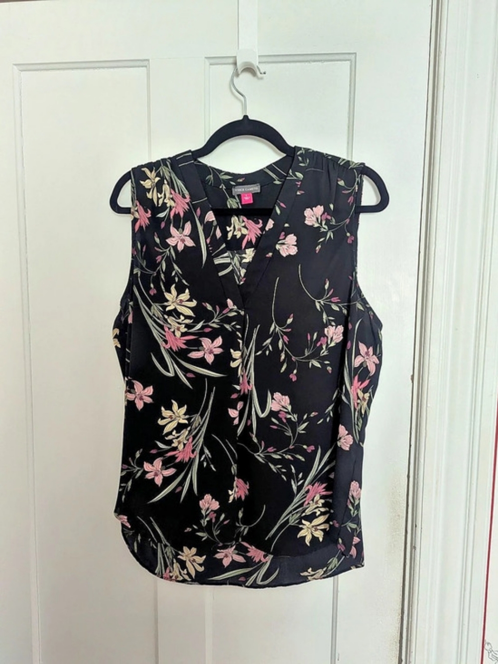 Vince Camuto Pink Black Leaf Floral Sleeveless V-Neck Blouse